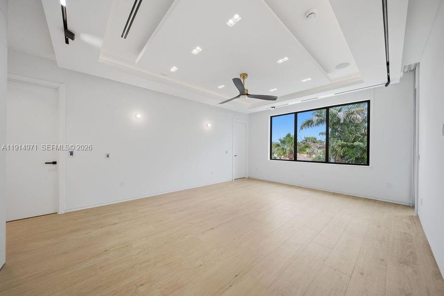 Spacious, unfurnished interior of a new home in , Fort Lauderdale (Image 75).