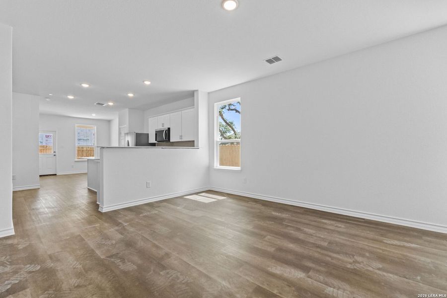 Spacious, unfurnished interior of a new home in Corley Farms, Boerne (Image 13).