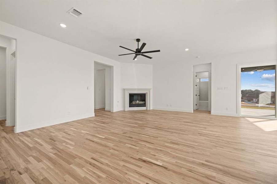 Spacious, unfurnished interior of a new home in Rocky Top Ranch, Reno (Image 33).