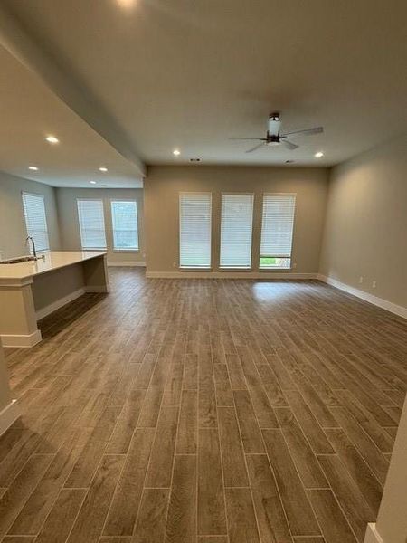 Spacious, unfurnished interior of a new home in Barton Creek Ranch, Conroe (Image 16).