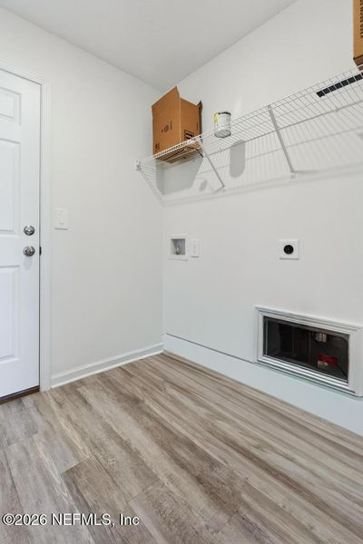 Spacious, unfurnished interior of a new home in , Jacksonville (Image 26).