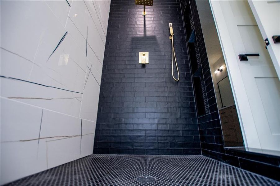 Image 101 of a home in .