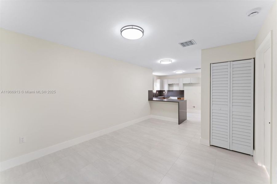 Spacious, unfurnished interior of a new home in , Miami (Image 27).