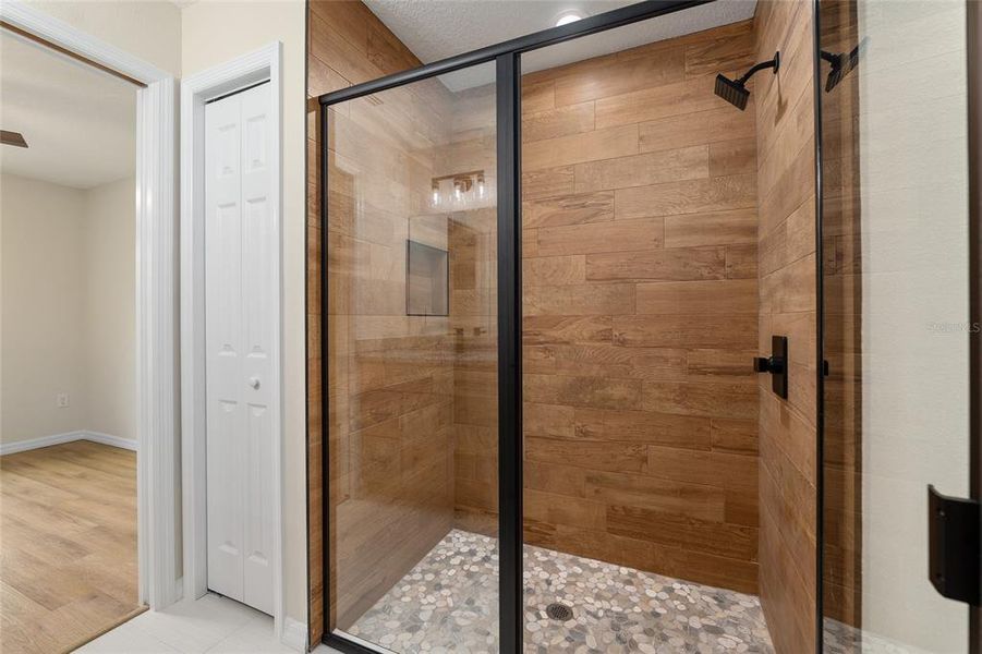 Close-up of interior finishes inside a home in , Dunnellon (Image 17).