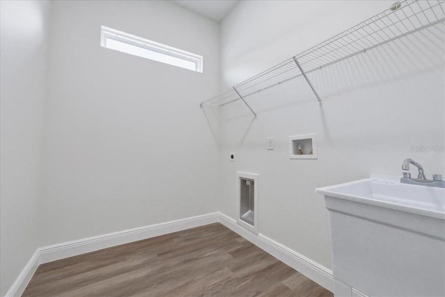 Spacious, unfurnished interior of a new home in , Orlando (Image 27).