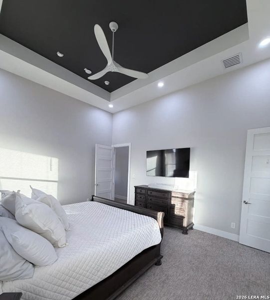 Furnished interior view inside a new home in , Bandera (Image 9).