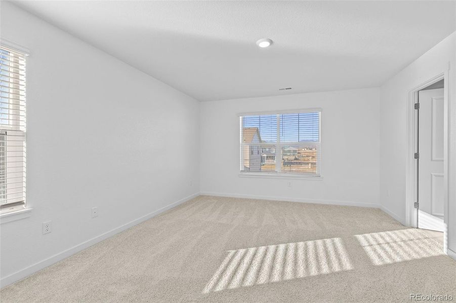 Spacious, unfurnished interior of a new home in Vantage, Berthoud (Image 41).