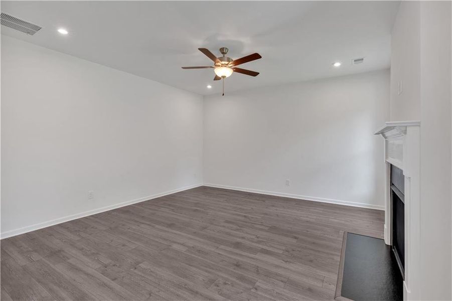 Spacious, unfurnished interior of a new home in The Overlook at Factory Shoals, Mableton (Image 28).