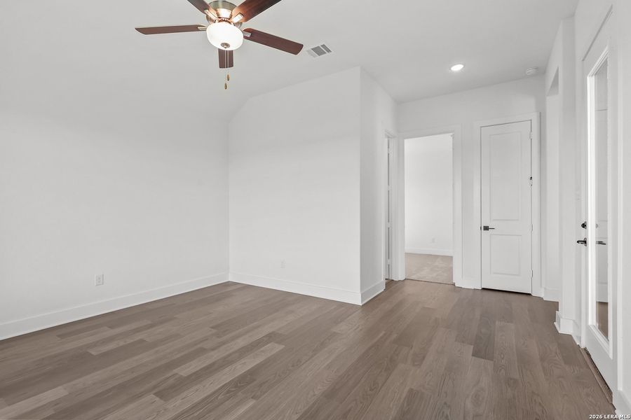 Spacious, unfurnished interior of a new home in Mayfair, New Braunfels (Image 31).