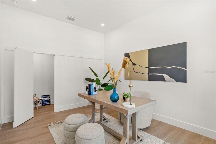 Furnished interior view inside a new home in , Orlando (Image 5).