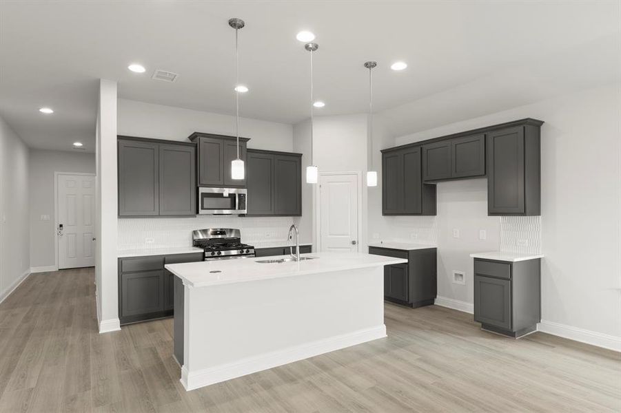 13_14. 1208 Redcoat - Kitchen (2)