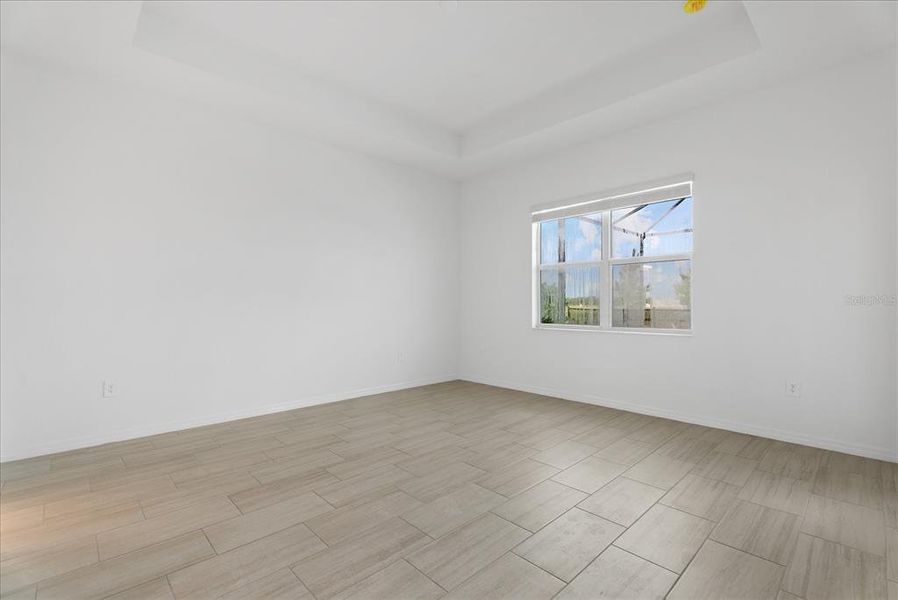 Spacious, unfurnished interior of a new home in Calusa Country Club, Lakewood Ranch (Image 12).