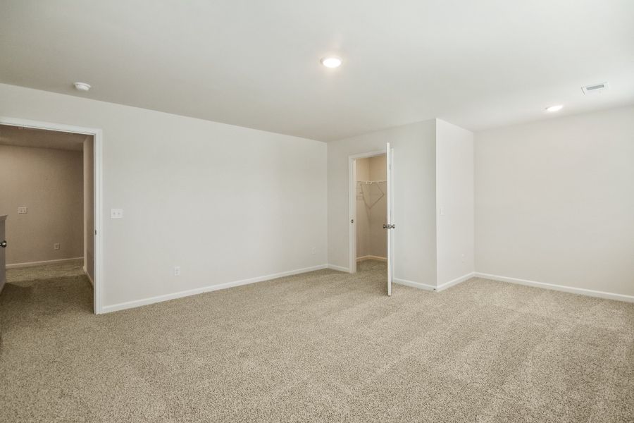 Spacious, unfurnished interior of a new home in Birdhaven, Lexington (Image 31).