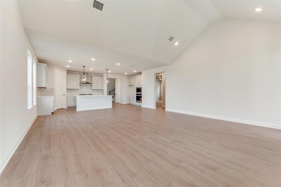 Spacious, unfurnished interior of a new home in Villages of Creekwood, Frisco (Image 17).