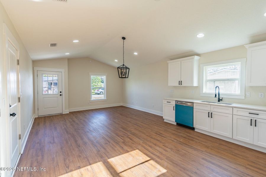 Spacious, unfurnished interior of a new home in , Callahan (Image 18).