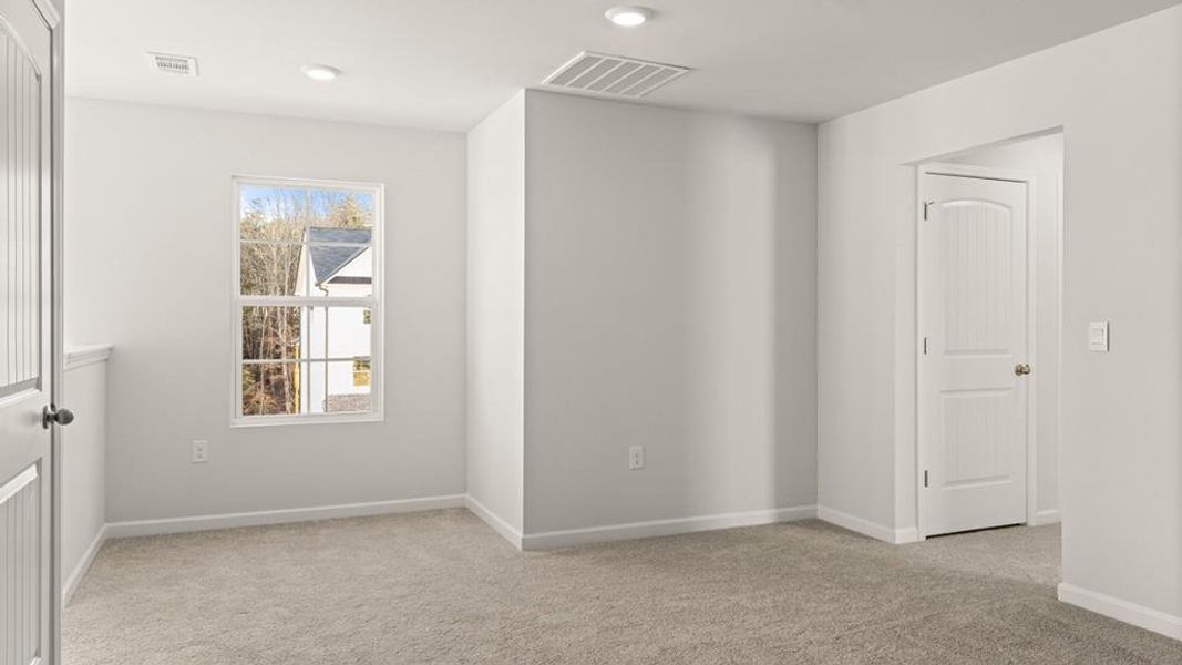 Spacious, unfurnished interior of a new home in Falcon Landing, Gainesville (Image 15).