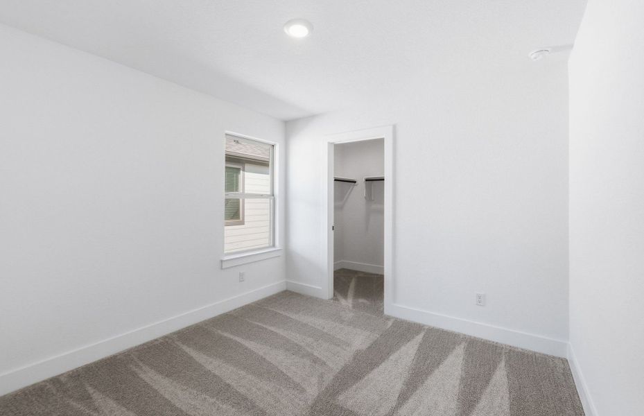 Spacious, unfurnished interior of a new home in Saddleback at Santa Rita Ranch, Liberty Hill (Image 28).