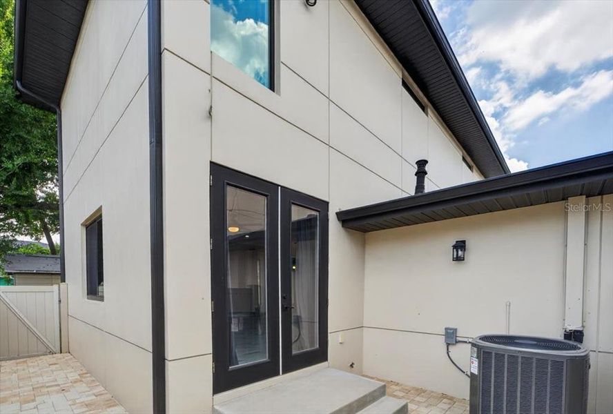 Exterior details and patio area of a home in , Tampa (Image 36).
