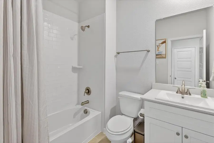 Furnished interior view inside a new home in , Dallas (Image 6).