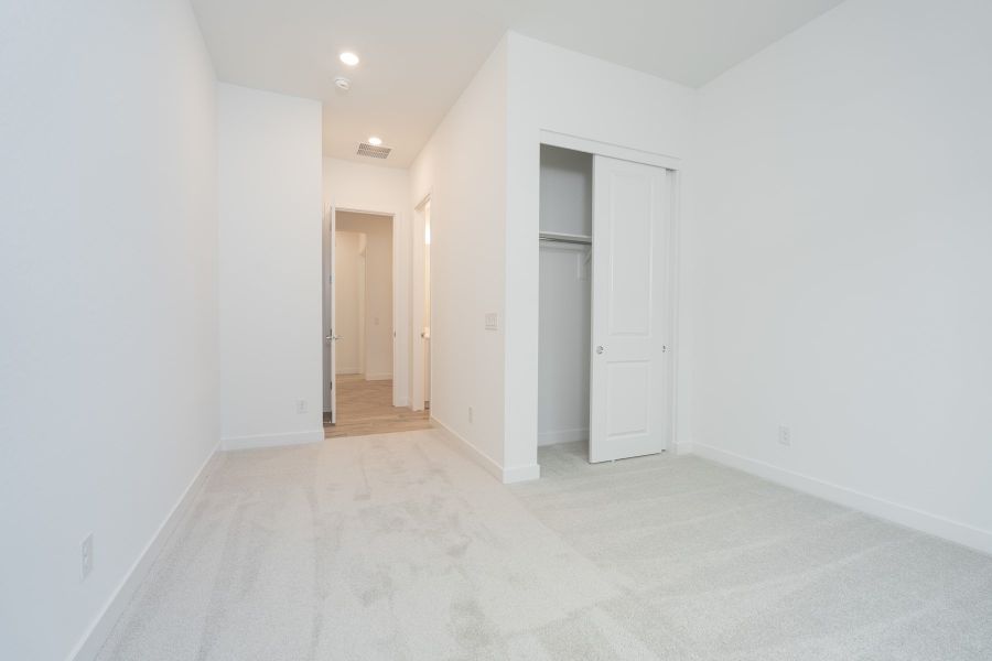 Spacious, unfurnished interior of a new home in Soleo, San Tan Valley (Image 15).