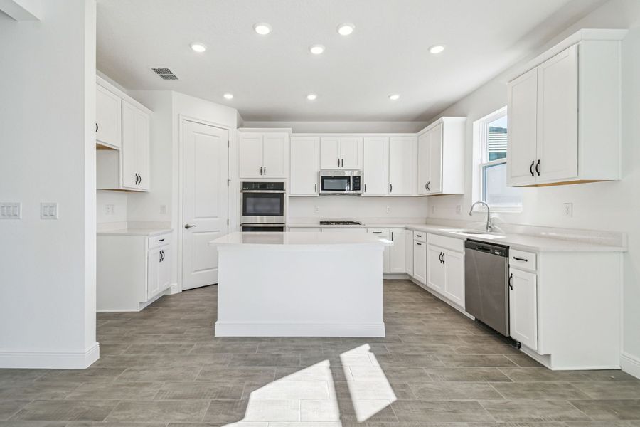 Representative furnished interior of a home built from the 50 ' - Saratoga by William Ryan Homes in Tamarack at Two Rivers, Zephyrhills (Image 12).