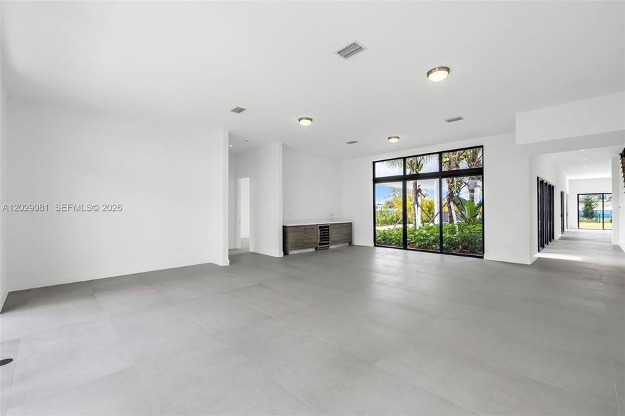Spacious, unfurnished interior of a new home in , Weston (Image 16).