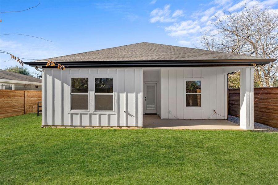 Exterior details and patio area of a home in , Dallas (Image 24).