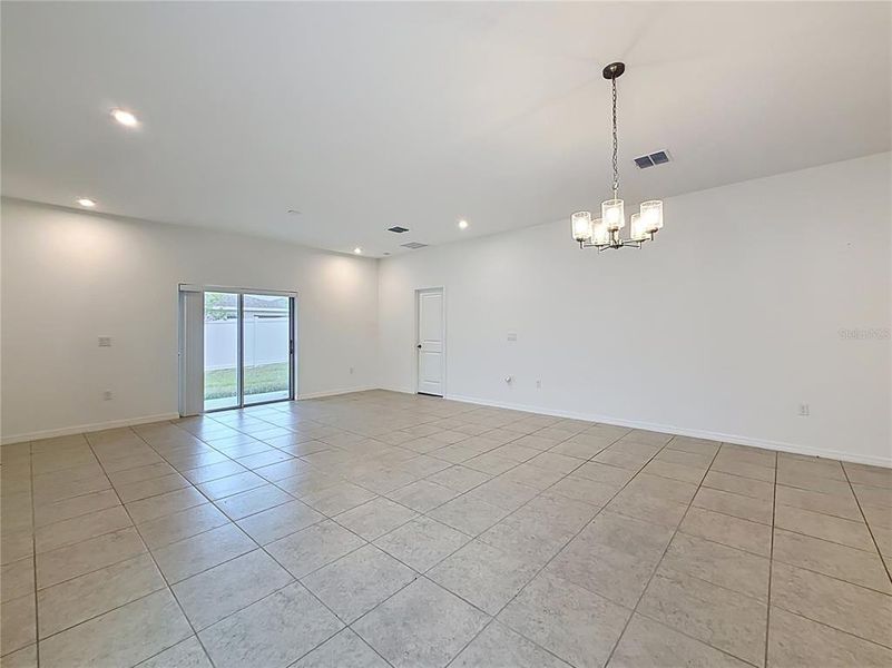 Spacious, unfurnished interior of a new home in , Mascotte (Image 25).