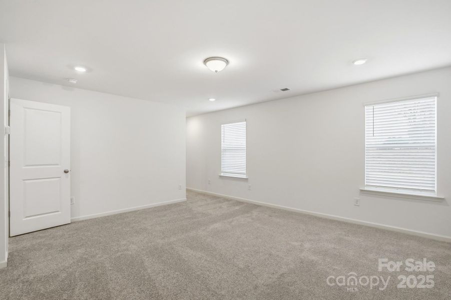 Spacious, unfurnished interior of a new home in Wilson Creek, Indian Land (Image 35).