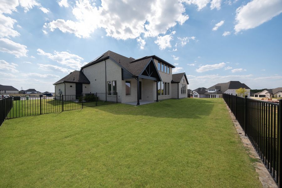 Exterior details and patio area of a home in Heath Golf and Yacht Club, Heath (Image 2).