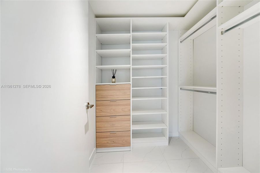 Spacious, unfurnished interior of a new home in Alana Bay Harbor Islands, Bay Harbor Islands (Image 19).