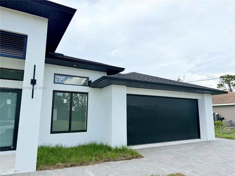 Exterior details and patio area of a home in , Lehigh Acres (Image 27).
