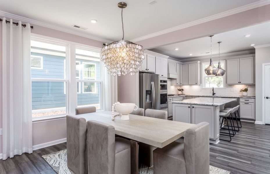 Dining & Kitchen Area