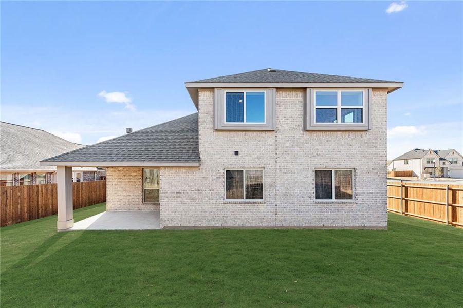 Exterior details and patio area of a home in Sable Creek, Sanger (Image 24).