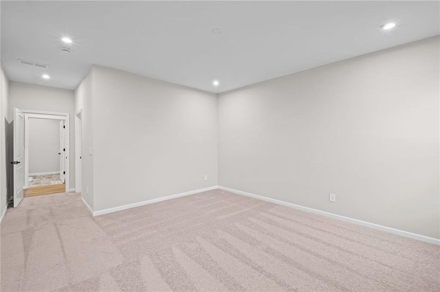 Spacious, unfurnished interior of a new home in Easton Park, Dallas (Image 32). Spacious, unfurnished interior of a new home in Easton Park, Dallas (Image 32).