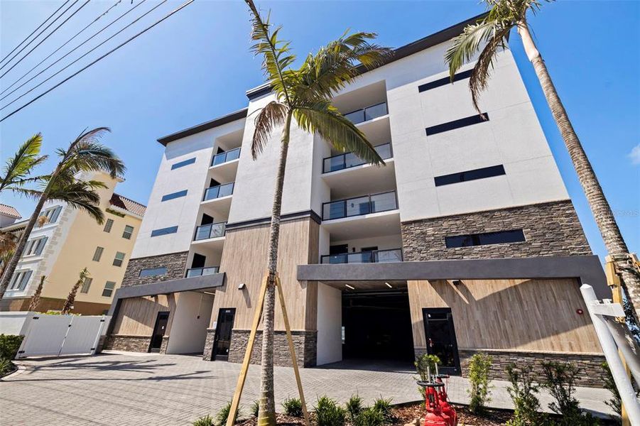 Condo located in Madeira Beach, FL showcasing its design and architecture (Image 27).
