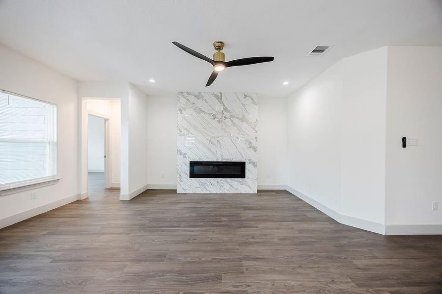 Spacious, unfurnished interior of a new home in , Fort Worth (Image 33).