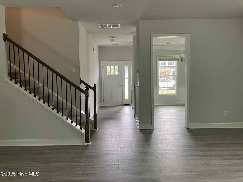 Spacious, unfurnished interior of a new home in Fairfield Harbour, New Bern (Image 5).