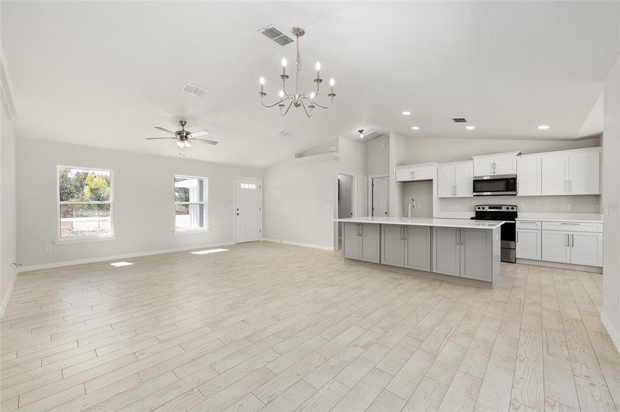 Spacious, unfurnished interior of a new home in , Ocala (Image 30).