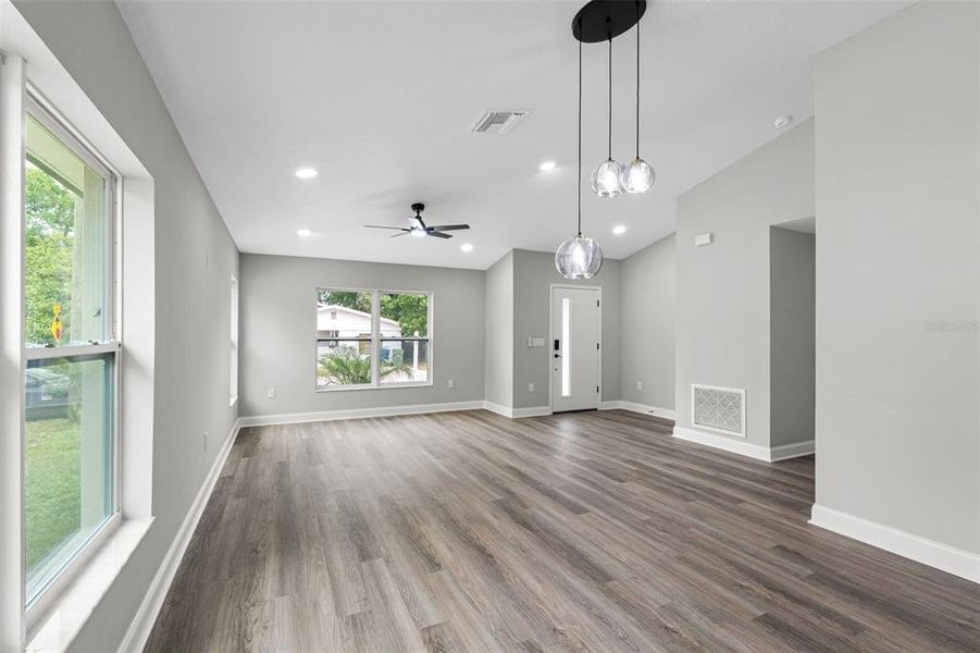 Spacious, unfurnished interior of a new home in , Tampa (Image 22).