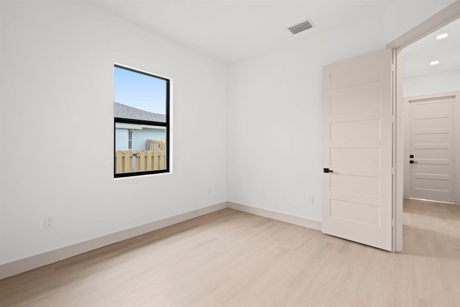 Spacious, unfurnished interior of a new home in , Port St. Lucie (Image 13).