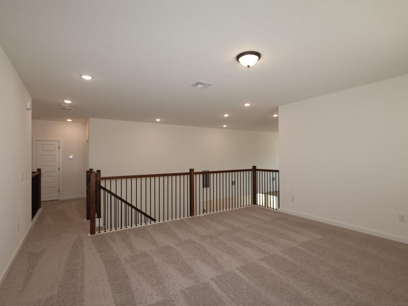 Spacious, unfurnished interior of a new home in Edgewood, Leander (Image 24).