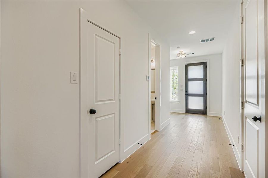 Spacious, unfurnished interior of a new home in Castle Hills Northpointe - Townhomes, Lewisville (Image 11). Spacious, unfurnished interior of a new home in Castle Hills Northpointe - Townhomes, Lewisville (Image 11).