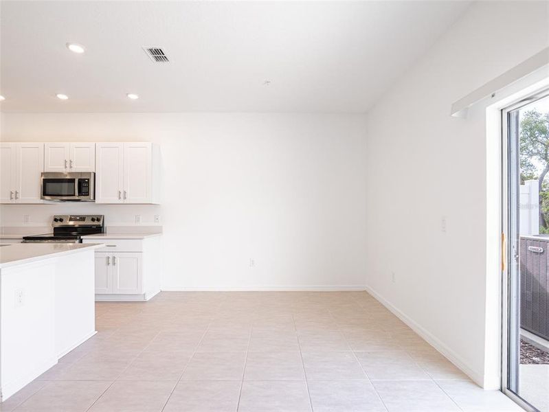 Spacious, unfurnished interior of a new home in , St. Cloud (Image 17).