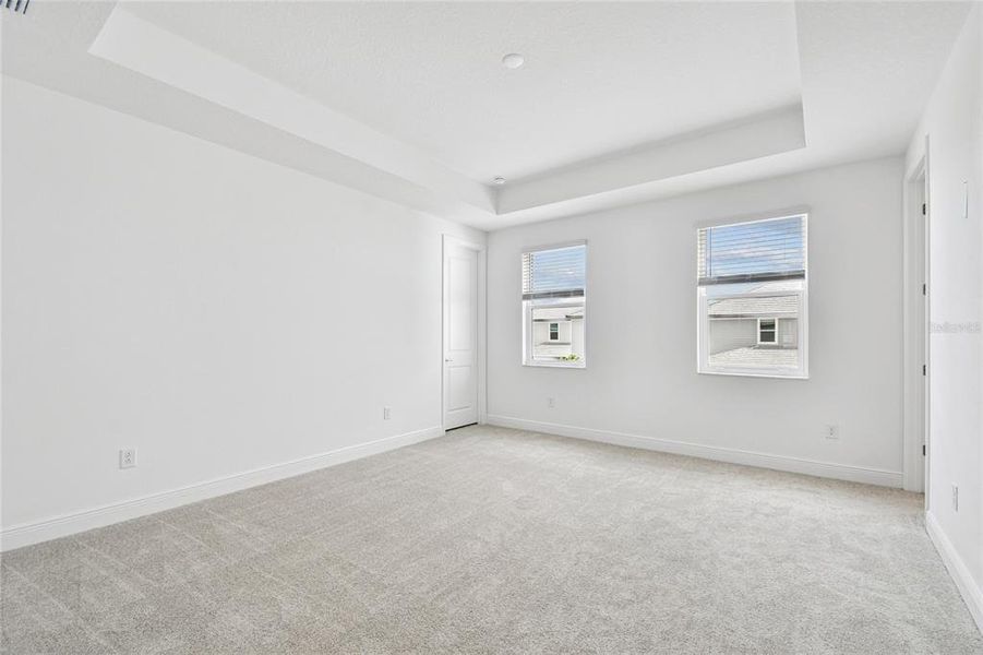 Spacious, unfurnished interior of a new home in Hawkstone, Sarasota (Image 34).