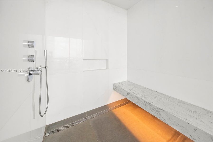 Spacious, unfurnished interior of a new home in , Hallandale Beach (Image 24).