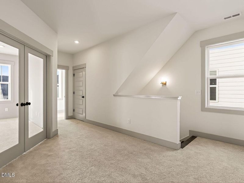 019-1280x960-landing