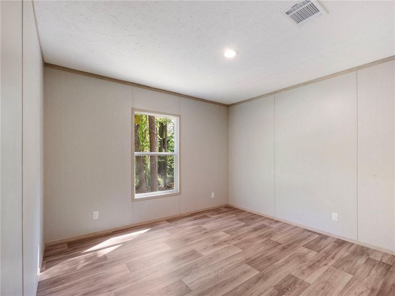 Spacious, unfurnished interior of a new home in , Gainesville (Image 33).