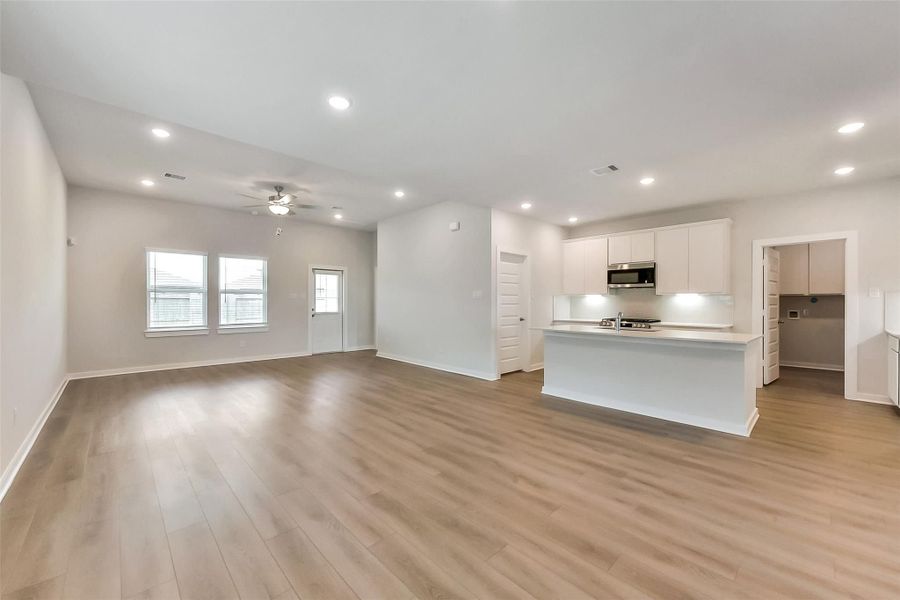 Spacious, unfurnished interior of a new home in River Ranch Meadows, Dayton (Image 15).