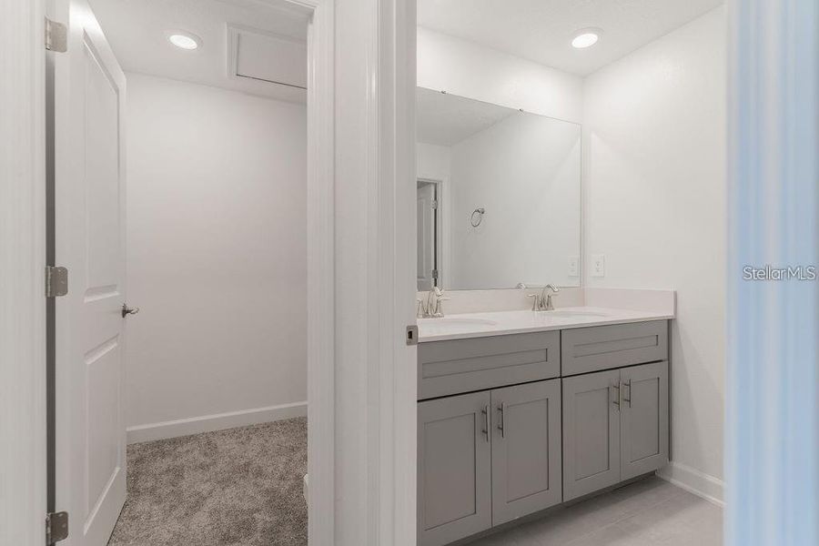 Spacious, unfurnished interior of a new home in , Kissimmee (Image 9).